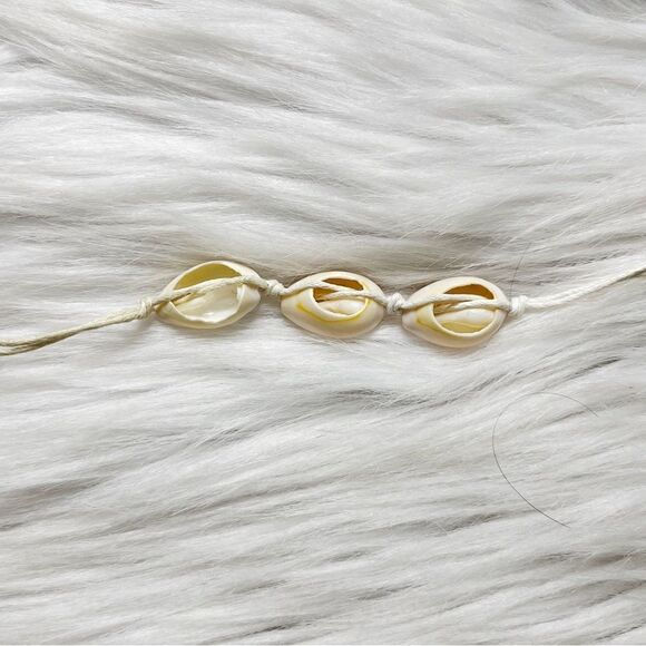 Bohemian Beach Vibes Conch Shell Bracelet White & Gold - Picture 3 of 4